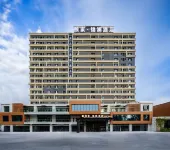 Yijia Jinlan Hotel Hotels near Langrifang Water Park