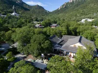A Thought Laoshan Cultural Experience Center Отели рядом с достопримечательностью «Лумофонная дыра»