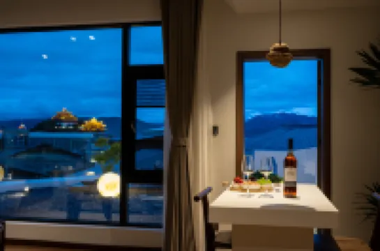 Shangri La Meets·Never Late, Silvery Moonlight | Slow City Oxygen Supply Designer Homestay