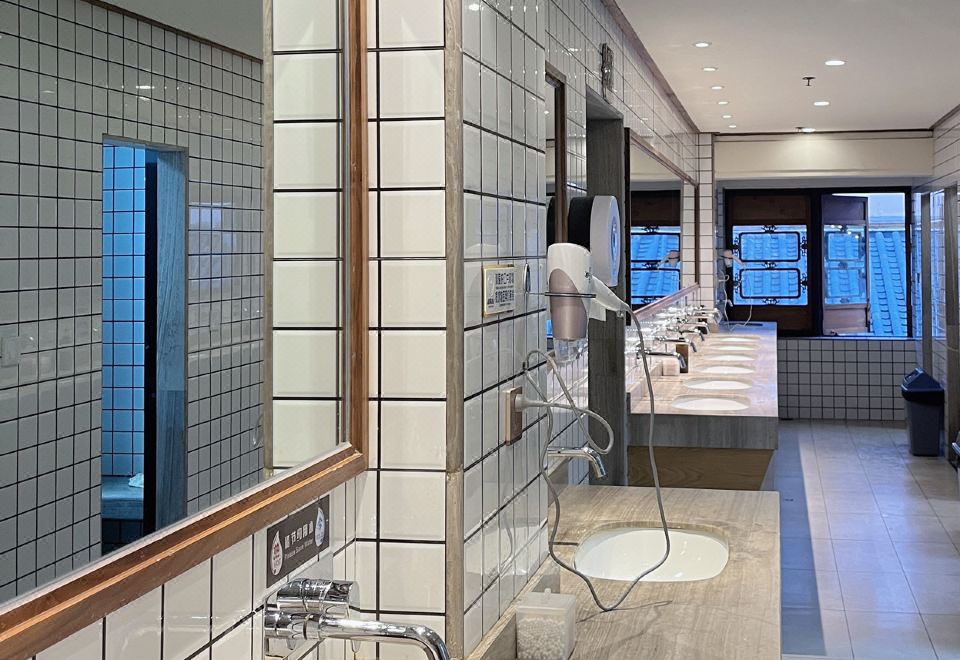 호스텔 공용 공간 또는 객실 내부 이미지