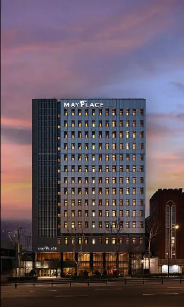 Mayplace Hotel Hotels near Lock Museum