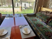 Tangge Yangqu Folklore Hotel