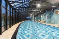 Corendon Amsterdam Schiphol Airport, a Tribute Portfolio Hotel - Pools