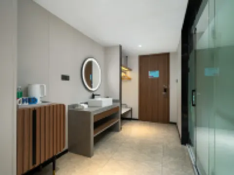Echarm Hotel (Zhaoqing Sihui Tianguangxu Market) Hotele w: Sihui