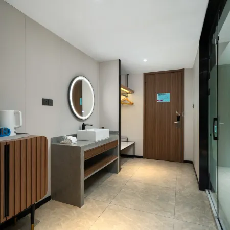 Echarm Hotel (Zhaoqing Sihui Tianguangxu Market)