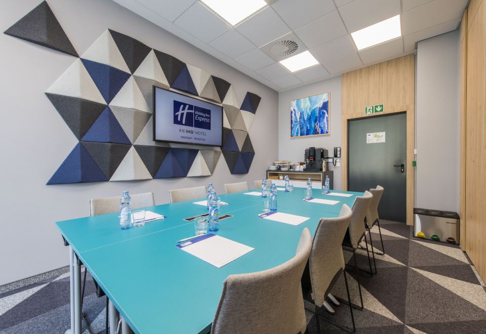 2. 홀리데이 인 익..