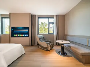 Yue Wutong X Hotel (Xuchang Fat Donglai Times Square Cao Wei Ancient City)