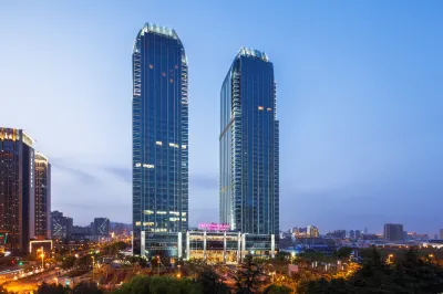 Crowne Plaza Wuxi Taihu Hotel berhampiran Public Computer Room of Wuxi Institute of Commerce