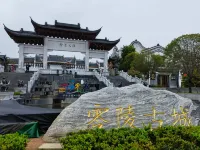 Momo Lianya | Huizhou Jiangnan Chinese Aesthetic Tea Hotel, Lingling Ancient City Shop - Mountain view