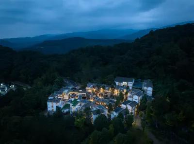 Huaxuan Hot Spring Hotel,Qingcheng Mountain Hotel dekat Tianshi Grotto