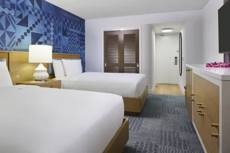 OUTRIGGER Waikīkī Paradise Hotel Отели рядом с достопримечательностью «Lucoral Museum»