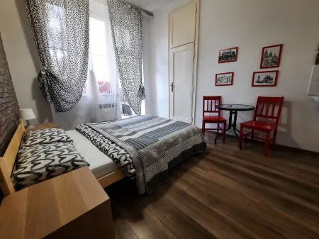 Lorf Hostel&Apartments