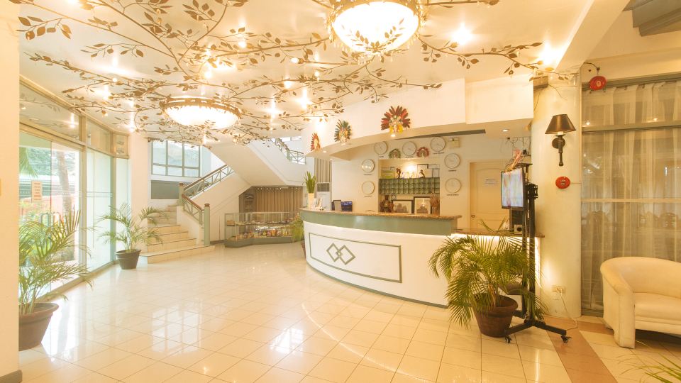 Royal Am Rei Hotel by RedDoorz