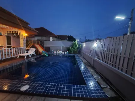 Bluepool Villa Pattaya Отели рядом с достопримечательностью «Wat Nong Chap Tao»