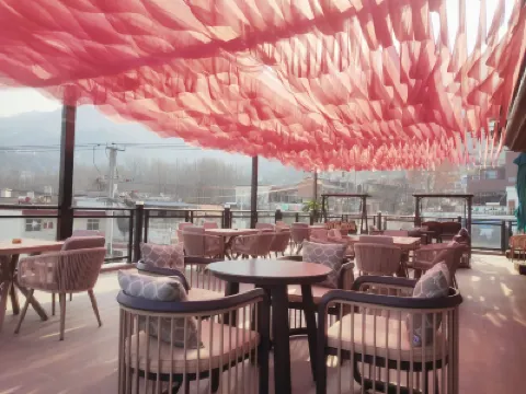 觀山璞居 雙龍戲珠紋太平缸附近的飯店