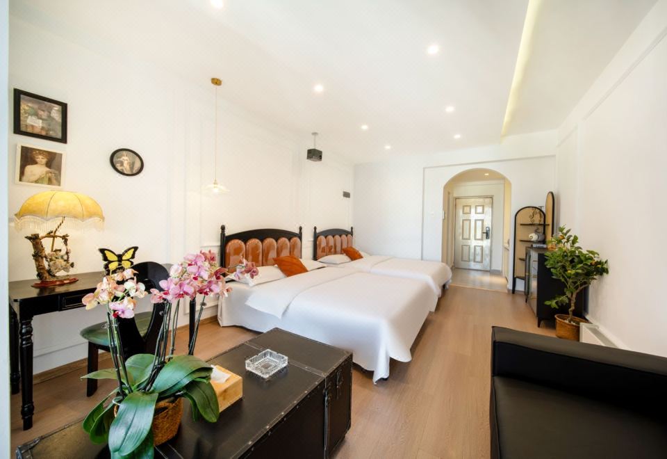 허무 서비스 아파트의 레트로 스타일 객실 인테리어