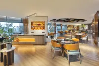 Royal Garden Hotel - bar