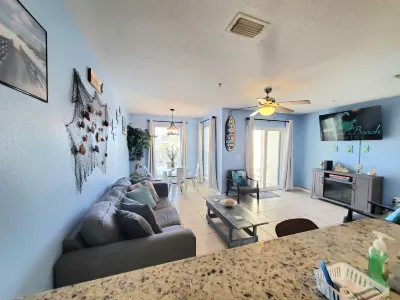 Navarre Beach Landing - 5 min walk to beach, amazing pool, close to pier
