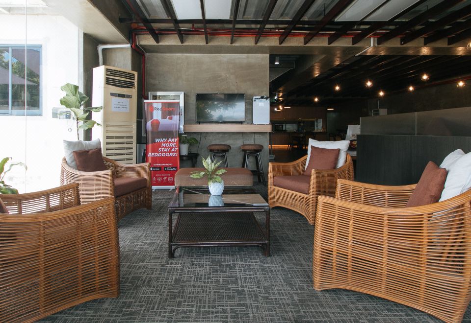 2. RedDoorz..