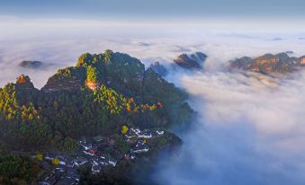 Qiyunshan Yuehua Resort Hotel