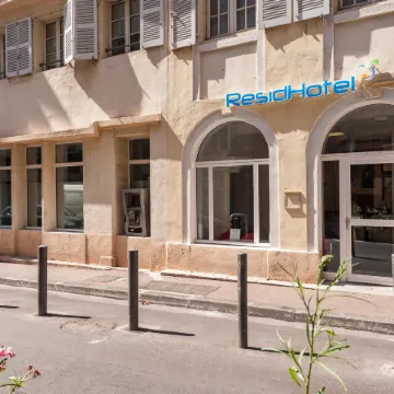 Residhotel Vieux Port Отели рядом с достопримечательностью «Улица Кур-Бельзанс»