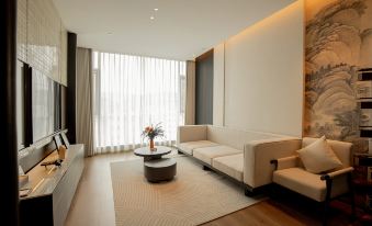 Yvonne Hotel