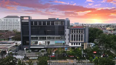 Luxury Inn Arion Hotel Hotel dekat Institut Bisnis & Multimedia asmi