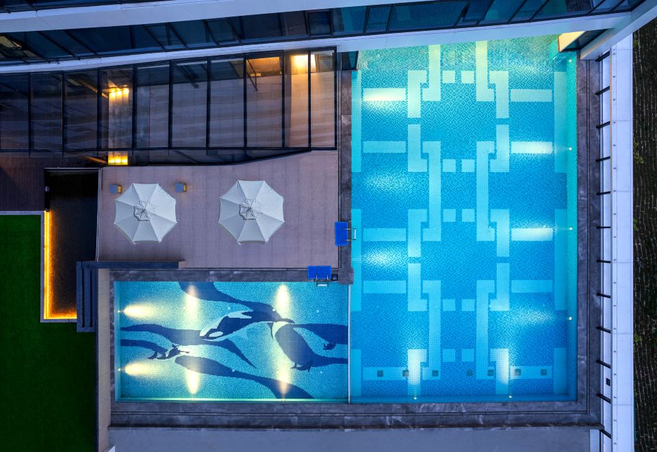 크라운 플라자 푸톈의 웅장한 호수 전경