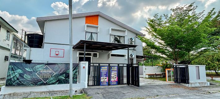 Auguri Bercham Landed | 6BR | Karaoke Set | BBQ Hotels in Ipoh