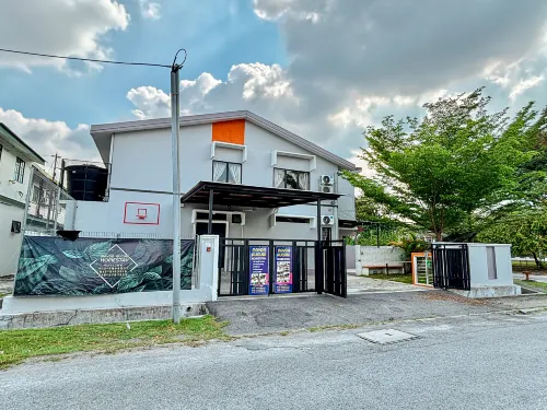 Auguri Bercham Landed | 6BR | Karaoke Set | BBQ