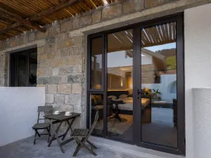 Floral Yun She Courtyard Homestay (Yimeng Mountain Yunmeng Scenic Area Mengshan National Forest Park)