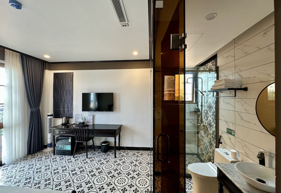 Thala Hotel Sorrento의 넓은 주차 공간