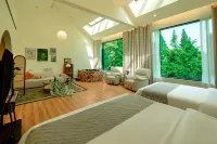 Panda's Home Private Hot Spring Cinema Hotel - Rooftop Pools