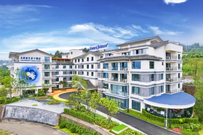 QIONGHAI LAKE VIEW FAMILY RESORT