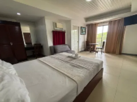 Yellowbell Hotel バタンガスのホテル