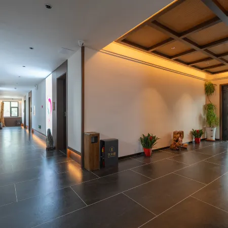 Delingha Chushan Yunjv Homestay (Olympic Plaza)