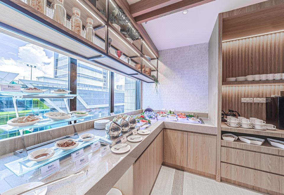 파이브 호텔 조호르 바루 시티 센터의 로비 또는 식당