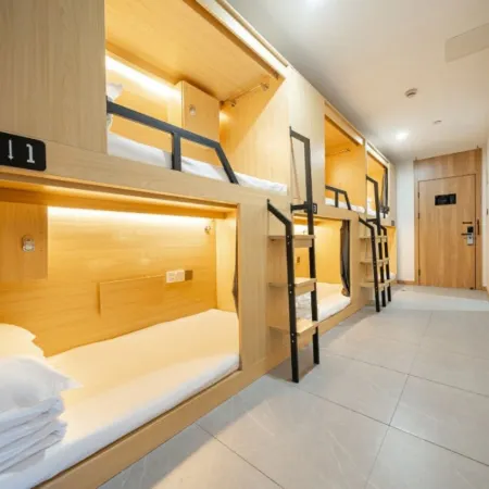 Four Two Home Youth Hostel (Shenzhen North Station Branch)