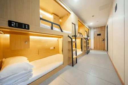 Four Two Home Youth Hostel (Shenzhen North Station Branch)