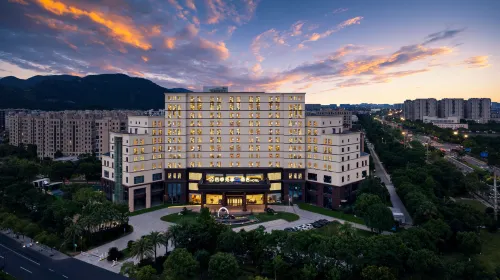 Duogao Four Seasons Mixiang D⁺ Hotel (Ningbo Xiangshan Passenger East Station Xiangshan Port Road)