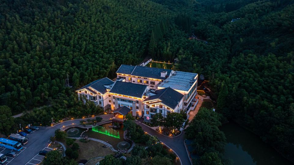 YIXING EASTLUUS HOTEL