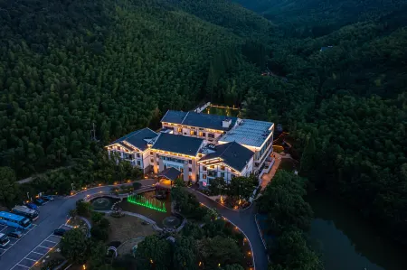 YIXING EASTLUUS HOTEL Отели рядом с достопримечательностью «Yi Garden»