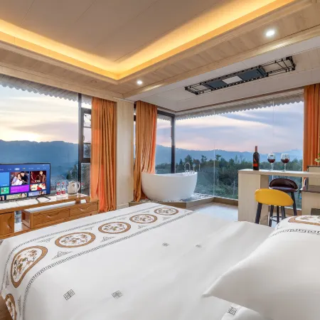 Chenyunxuan·Cloud Pool Panoramic Hotel (Jinfo Ding No.3 Observation Deck Branch)