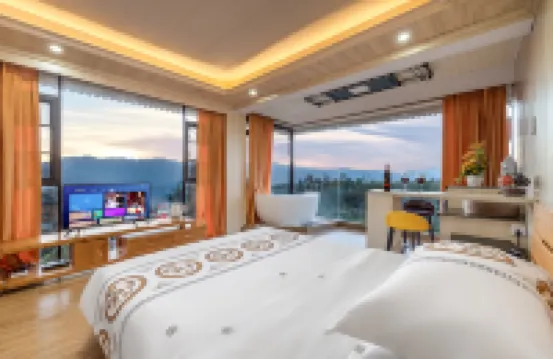 Chenyunxuan·Cloud Pool Panoramic Hotel (Jinfo Ding No.3 Observation Deck Branch)