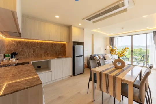 ห้องสวีทดูเพล็กซ์ 2 ห้องนอน วิวสนามกอล์ฟ