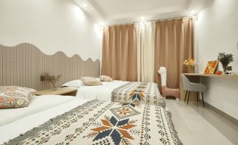 First come to the courtyard