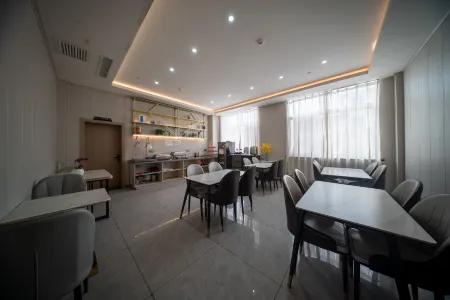 Baiyue Longkou Hotel Отели рядом с достопримечательностью «Dao'enhu Park»