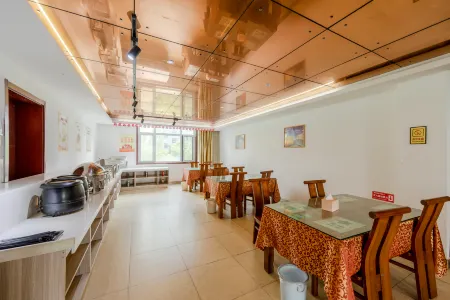 Changchen Hotel Отели рядом с достопримечательностью «Heavenly Kingdom Scenic Area»