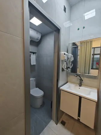 Luodian Yonglong Fashion Hotel Отели в г. Лодян