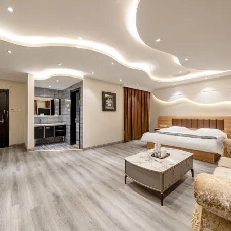 Xiongxian Qiancun Business Hotel